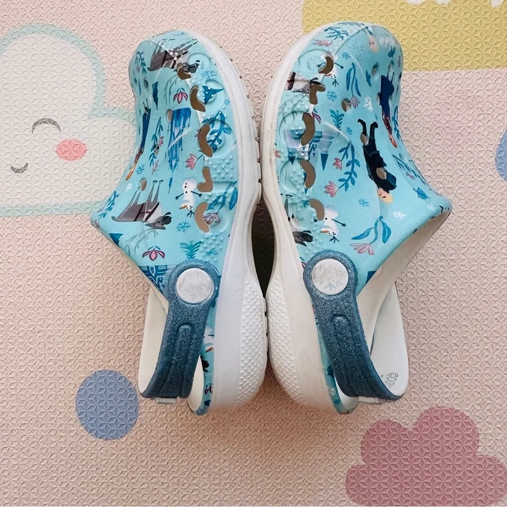 CROCS Kids Light Blue Character Splash Clogs